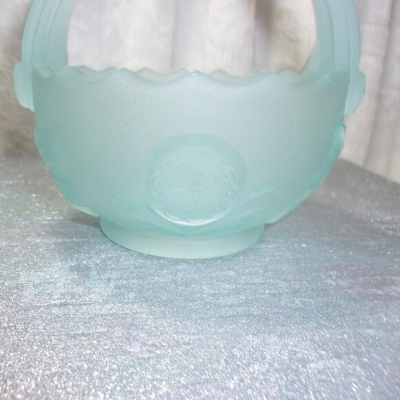 H-267 IMPERIAL GLASS FROSTED BLUE SPLIT HANDLE BASKET - Picture 3 of 15